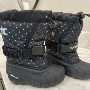 Never worn!! Sorel snow boots
